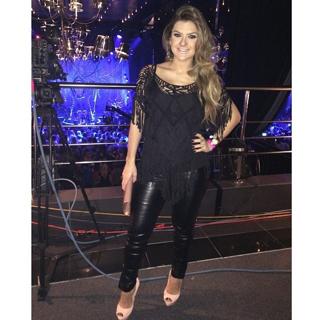 Mirella Santos feet photo 6