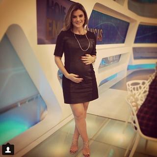 Mirella Santos feet photo 4