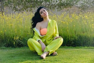 Mirhan Hussein feet photo thumbnail