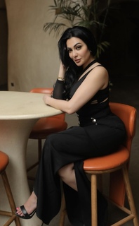 Mirhan Hussein feet photo thumbnail