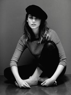 Miriam Leone feet photo thumbnail