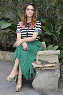 Miriam Leone feet photo thumbnail