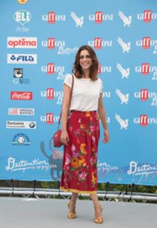 Miriam Leone feet photo thumbnail