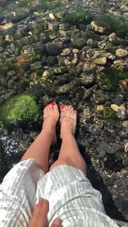 Miriam Leone feet photo thumbnail