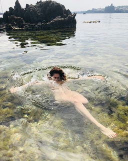 Miriam Leone feet photo thumbnail