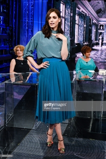 Miriam Leone feet photo thumbnail