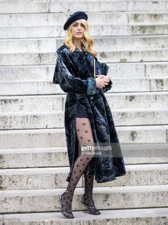 Miriam Leone feet photo thumbnail