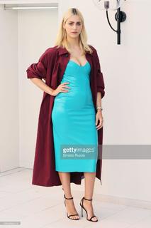 Miriam Leone feet photo thumbnail