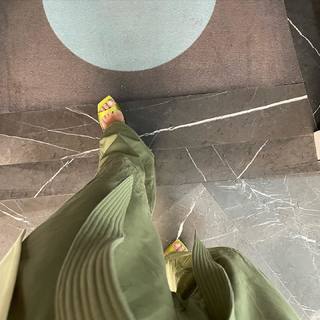 Miriam Leone feet photo thumbnail