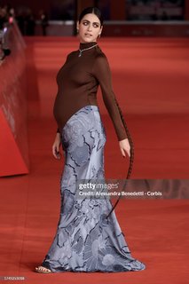 Miriam Leone feet photo thumbnail