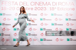Miriam Leone feet photo thumbnail