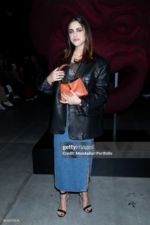 Miriam Leone feet photo thumbnail