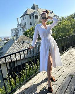 Miriam Leone feet photo thumbnail