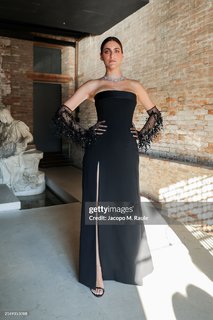 Miriam Leone feet photo thumbnail