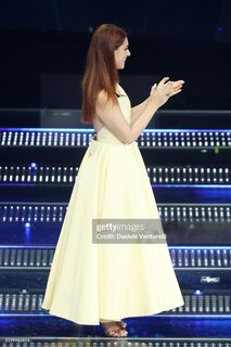 Miriam Leone feet photo thumbnail