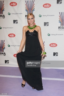 Mirjam Weichselbraun feet photo thumbnail