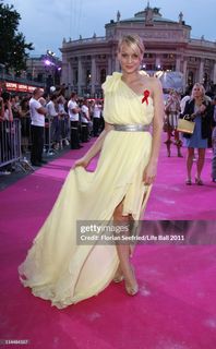 Mirjam Weichselbraun feet photo thumbnail