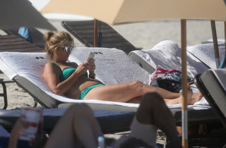 Mirka Federer feet photo 1