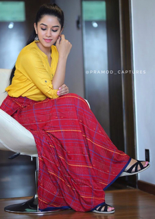 Mirnalini Ravi feet photo 3