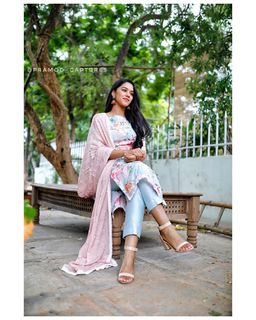 Mirnalini Ravi feet photo 11