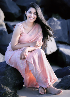 Mirnalini Ravi feet photo 8