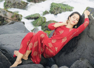 Mirnalini Ravi feet photo 9