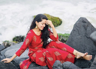 Mirnalini Ravi feet photo 8