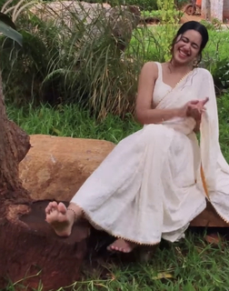 Mirnalini Ravi feet photo 5