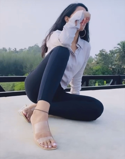 Mirnalini Ravi feet photo 13