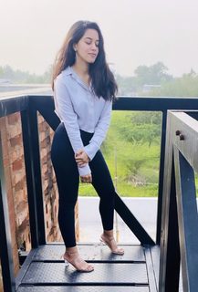 Mirnalini Ravi feet photo 12