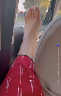 Mirnalini Ravi feet photo 14