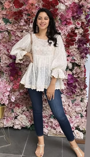 Mirnalini Ravi feet photo 17