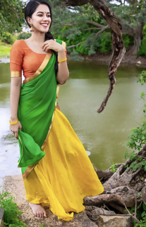 Mirnalini Ravi feet photo 16