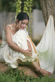 Mirnalini Ravi feet photo 12