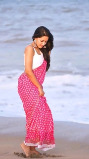 Mirnalini Ravi feet photo 9
