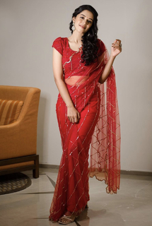 Mirnalini Ravi feet photo 18