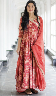 Mirnalini Ravi feet photo 15