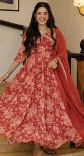 Mirnalini Ravi feet photo 14