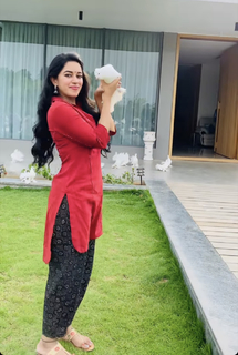 Mirnalini Ravi feet photo 8