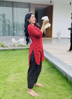Mirnalini Ravi feet photo 6