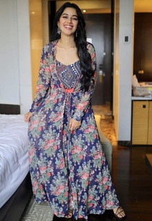 Mirnalini Ravi feet photo 10