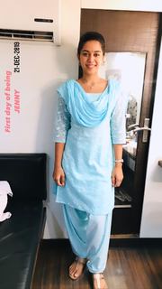 Mirnalini Ravi feet photo 9
