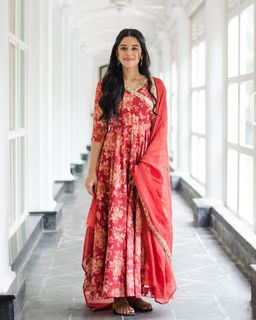 Mirnalini Ravi feet photo 16