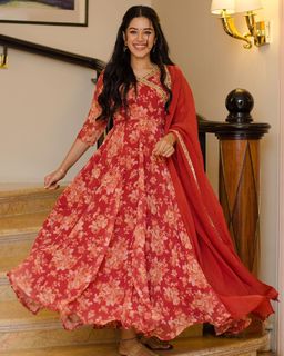 Mirnalini Ravi feet photo 15