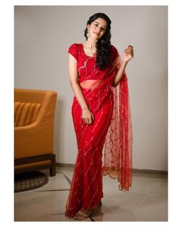 Mirnalini Ravi feet photo 12