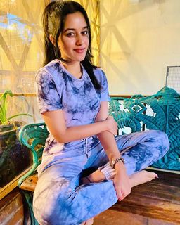 Mirnalini Ravi feet photo 7