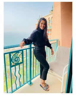 Mirnalini Ravi feet photo 15