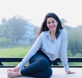 Mirnalini Ravi feet photo 14