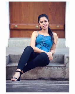 Mirnalini Ravi feet photo 7