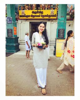 Mirnalini Ravi feet photo 19